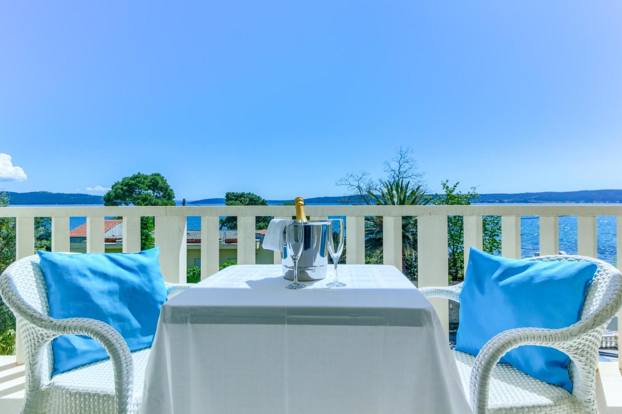 Hotel Riva Kastela With Swimming Pool 外观 照片