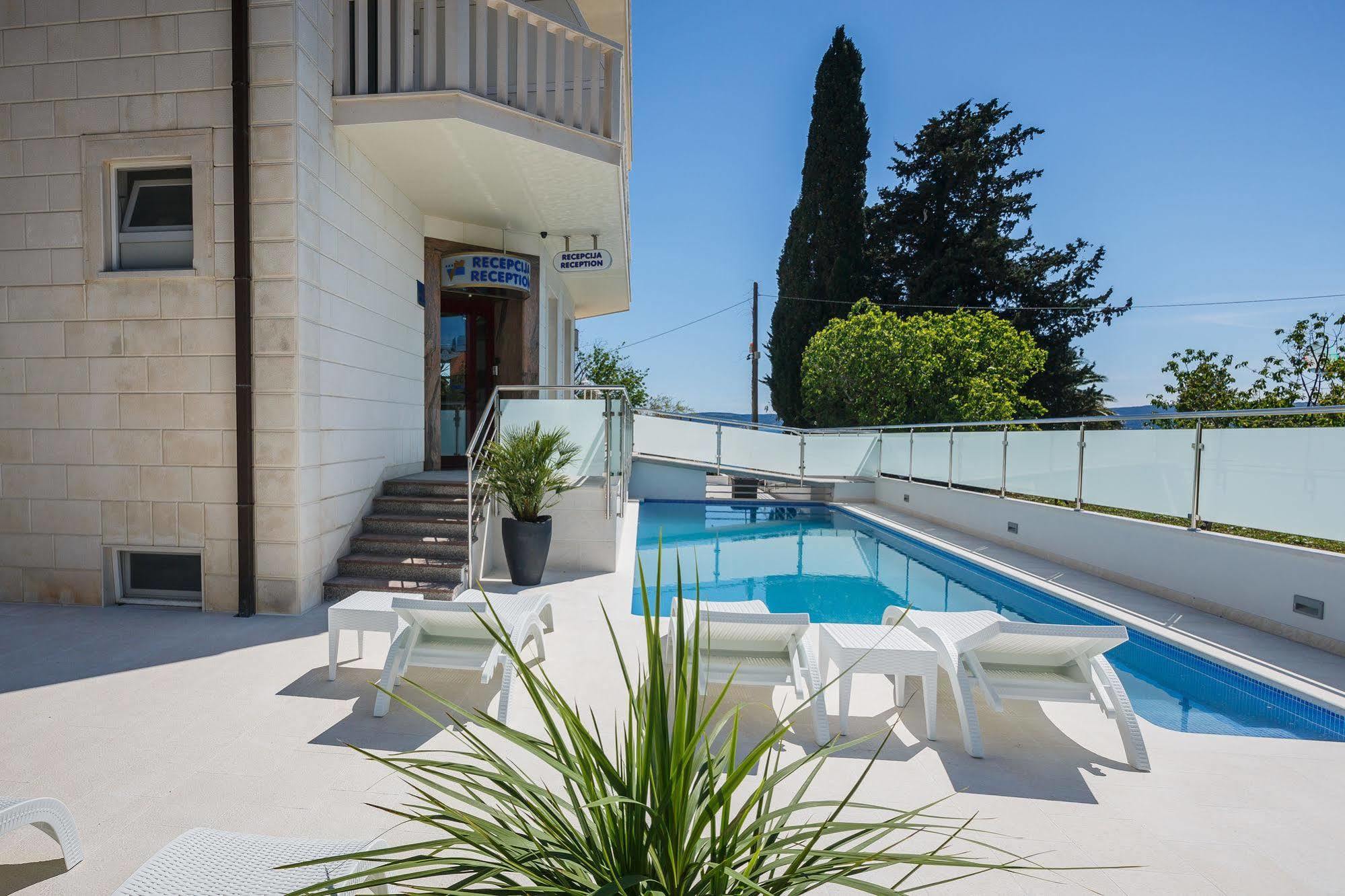 Hotel Riva Kastela With Swimming Pool 外观 照片